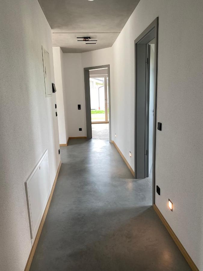 ブライトブルン・アム・キームゼーNeubau Gruener Wolpertinger Designwhg 106Qm Barrierefreiアパートメント エクステリア 写真